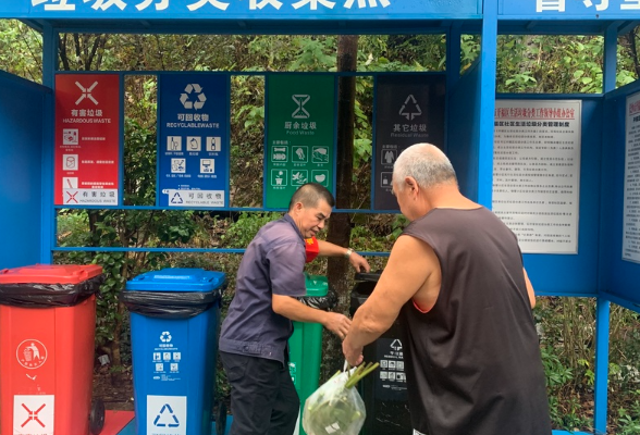 长沙市戴家河社区：桶边督导强化垃圾分类意识