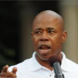 纽约市长宣布进入紧急状态以应对移民危机