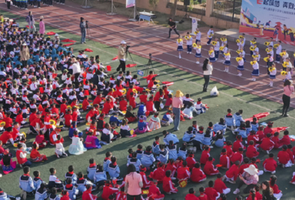 长沙天心区仰天湖中建小学：E起筑梦 奔向未来