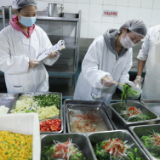 日本运动员赞冬奥村美食：一天三顿都吃到撑