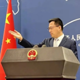 美国怎么能这样对待孩子？令人痛心！