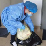 党员化身“配送员”“环卫工”奋战“疫”线