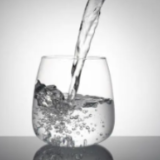 1元、2元和几百块钱的瓶装水，差距到底有多大？