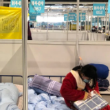 进舱日记丨DAY2:今天我进方舱了，热情的阿姨：小伙子，新来的吧