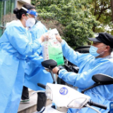 “跑楼”志愿者助力“最后100米”