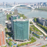 直击:上海黄浦区这幢闲置的写字楼,是怎样在四天内变身方舱医院的?