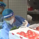 上海：部分菜场筹措物资 积极加入保供一线