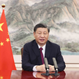 央视快评丨向着构建人类命运共同体的正确方向，携手迎接挑战合作开创未来