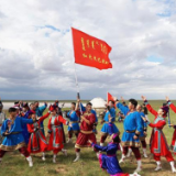 央视快评丨勇攀新时代文艺高峰