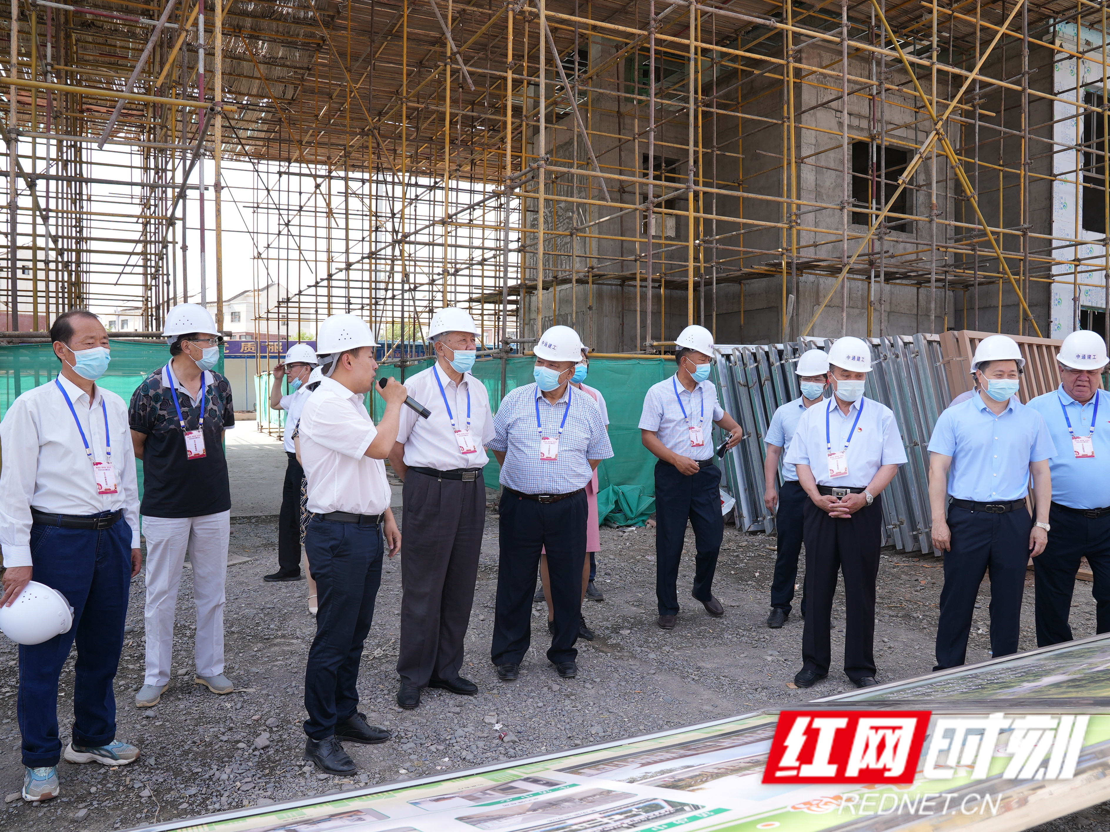 5月20日，湖南省援疆前方指挥部组织吐鲁番市退休干部代表参观民生类援疆项目。_副本.jpg