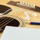 法治日报聚焦经典歌曲被改编：必须在法律框架内进行