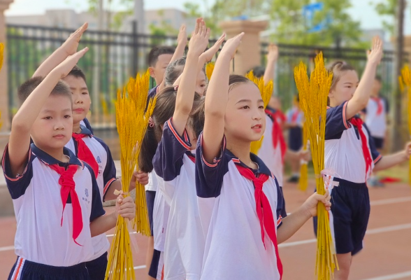 长沙天心区仰天湖中建小学：劳动乐章奏响教师节