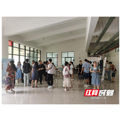 湖南中医药高等专科学校毕业生在基层医卫机构中十分“抢手”               