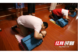 郴州市中心血站组织召开心肺复苏理论与操作培训