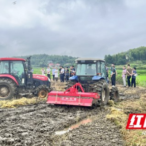 湖南省水稻秸秆机械化还田和离田技术第二期培训班在娄底双峰举办