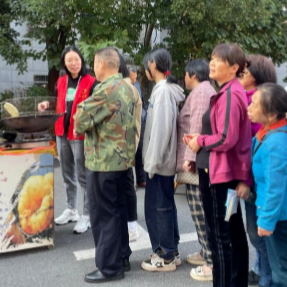 从“摇人按猪”到“全民盛宴”, 大家在奔赴什么?