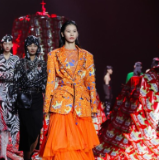 深圳原创时装周圆满落幕 “辣条跨界走秀”成焦点