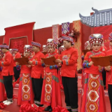 50对新人举行集体婚礼湘西八面山打造“爱情圣地” IP