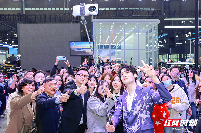 合影.jpg 合影.jpg