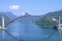 2分钟看世界最大跨径拱桥跨天堑