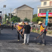 娄星区公路建设养护中心加班加点推进公路大修工程