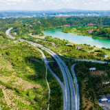 好评中国丨交通跑出新速度,经济激荡新活力