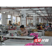 小镇崛起“皮具城”