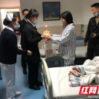 郴州爱尔眼科医院为患者庆祝生日