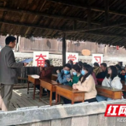 张家界市卫健委团工委组织团员青年赴牧笛溪开展主题团日活动