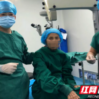 怀化百岁老人完成白内障手术重获光明