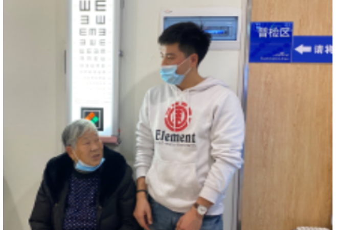 术后重获“视觉”新生 小伙摘镜圆梦告别15年近视