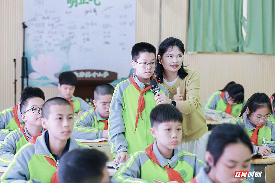 a吴佳敏老师上课 拷贝.jpg a吴佳敏老师上课 拷贝.jpg