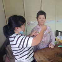 哄饭，按摩，侍奉起居，洞口孝媳肖辉芳八年日常不寻常