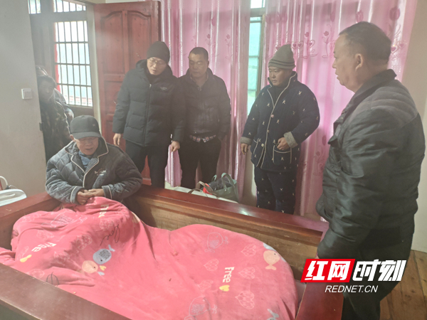 救助慰问传温情 寒冬送暖办实事——邵阳市救助管理站开展2026年春节节前走访慰问活动(图4)