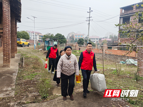救助慰问传温情 寒冬送暖办实事——邵阳市救助管理站开展2026年春节节前走访慰问活动(图2)
