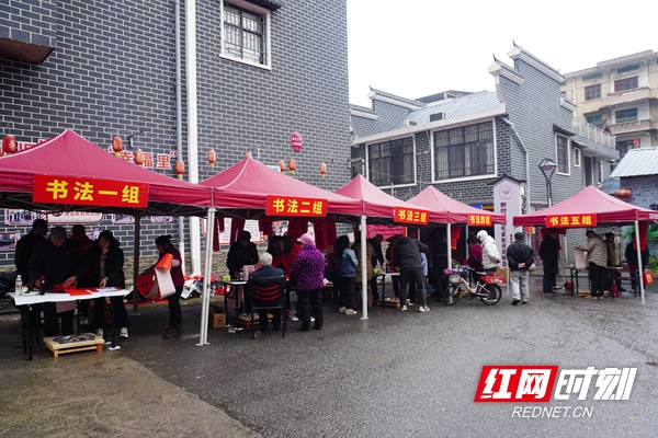 年味十足暖人心 邵阳市松坡图书馆举办 “我们的节日·春节”文化惠民送春联活动