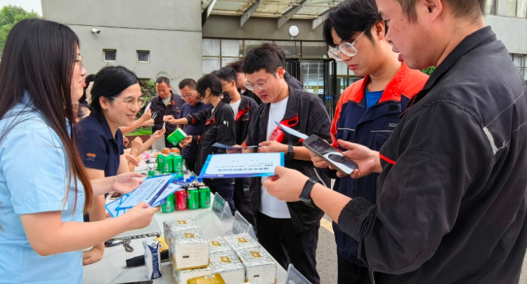把服务“搬”到员工身边——吉利汽车湘潭公司开展“爱在一起”总经办服务日