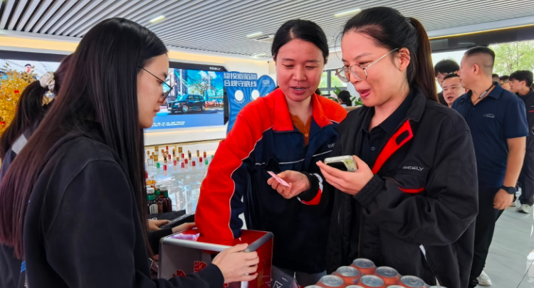 吉利汽车湘潭公司：国庆暖心福利圆满收官 致敬坚守者共享节日喜悦