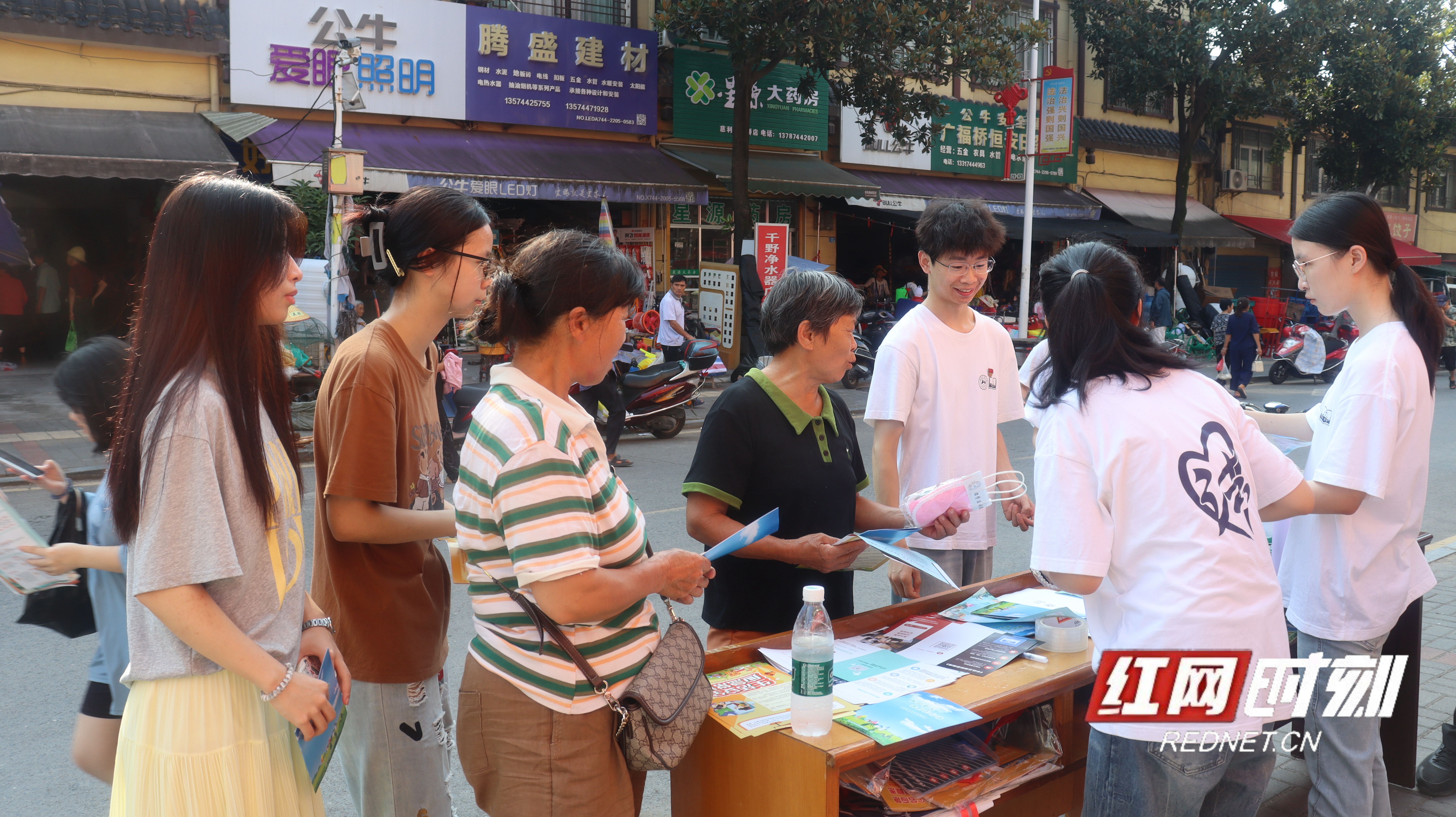 摊位 新闻_副本.JPG