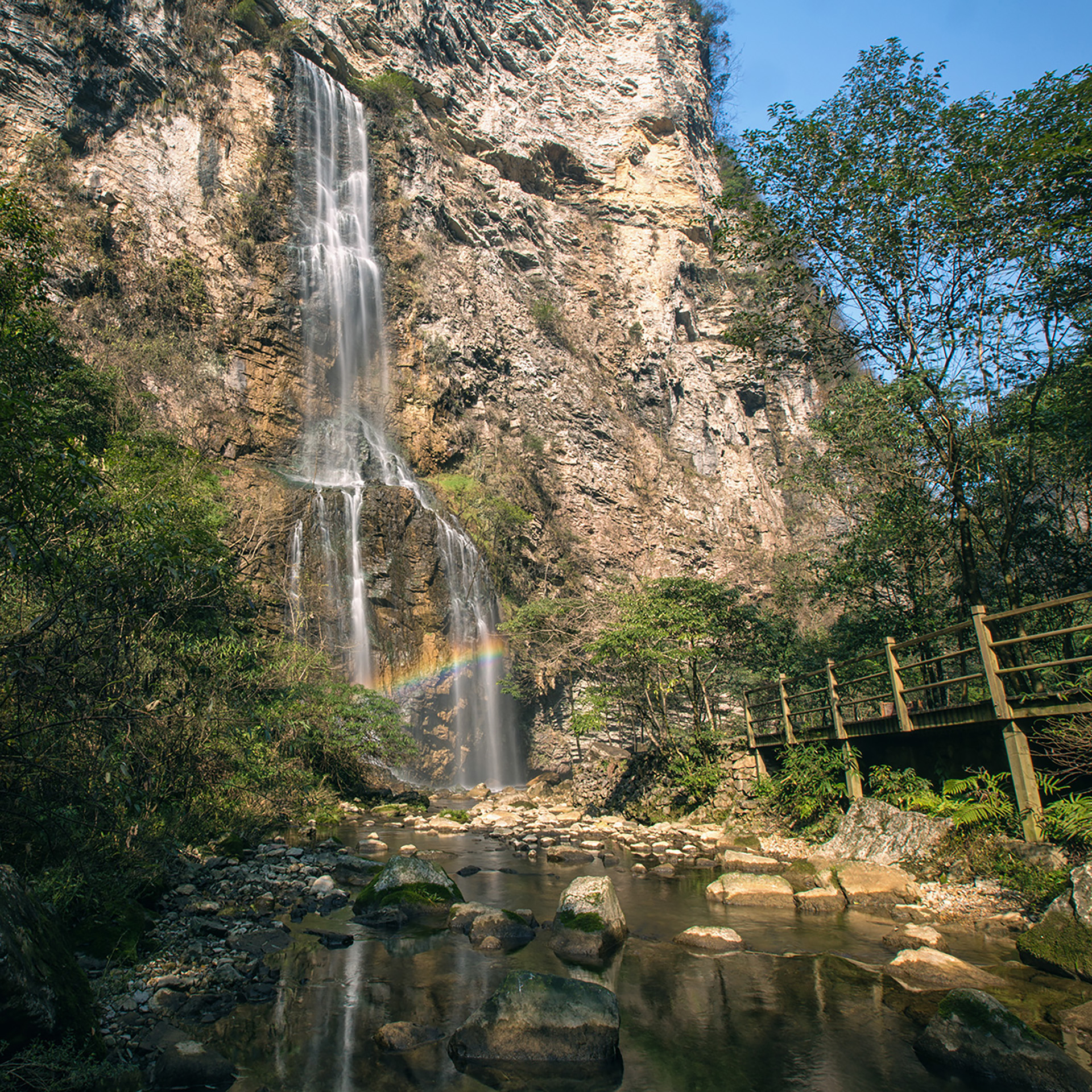 彩虹广场.jpg 彩虹广场.jpg