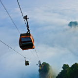 “大爱张家界”诗赛选登丨你看那叶尖的泪滴，颤颤如云海间出没的小缆车