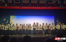 大型皮影戏《我要飞翔》温暖上演