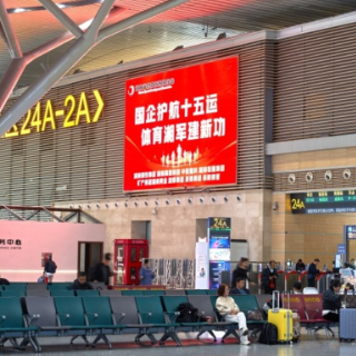 为体育湘军喝彩!湖南省体育发展基金会宣传海报现身长沙南站