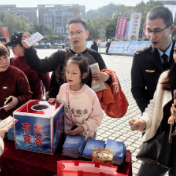 益阳丨“护苗”与“湘超”同行 赫山区开展主题宣传活动