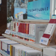 湖南省社科普及读物专区在湖南图书馆亮相