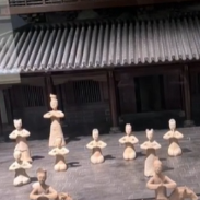 湘见万年丨“万岁”少女组合现身岳阳开唱：筝弦扫过洞庭水，排箫吹皱白云边