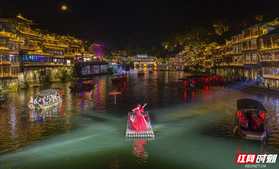 凤凰古城夜景.jpg