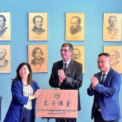 “要了解中国，最好的途径是学中文”