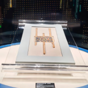 中华锦绣——“五星出东方利中国”锦护臂国宝展在新疆开展