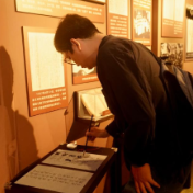 纪念抗战胜利80周年专题展在上海举行